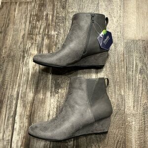 Croft and Barrow Women's Gray Wedge Ankle Boots Size 7